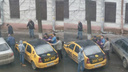 Разборки на Красной площади в Ярославле: таксисты выбивали деньги с пассажира