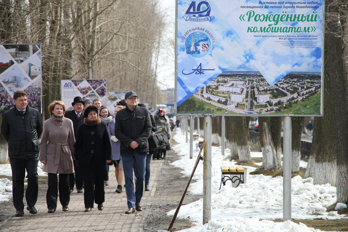 После открытия гости прогулялись по Аллее поколений После открытия гости прогулялись по Аллее поколений