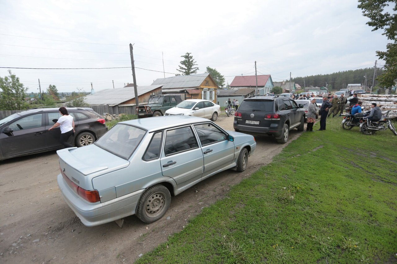 Добровольцы приезжали на поиски на машинах, мотоциклах и даже квадроциклах Добровольцы приезжали на поиски на машинах, мотоциклах и даже квадроциклах