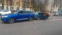 В Ярославле «жигуленок» протаранил дорогую иномарку Audi: фото
