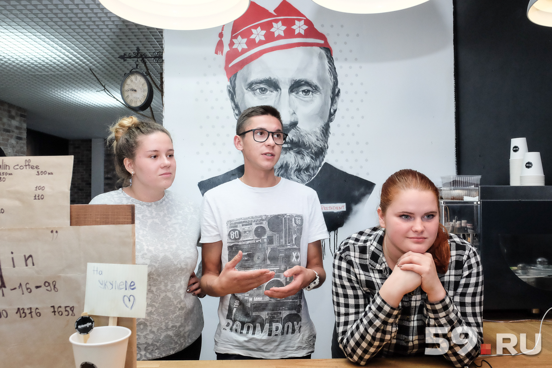 Хозяева кафе молоды, но, по их словам, уже имеют опыт (слева направо – Виктория, Александр и Ольга)