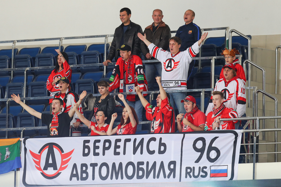 Болельщики поехали за любимой командой даже в Минск.