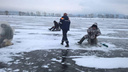 Под Тольятти снегоход с рыбаками ушел под лед