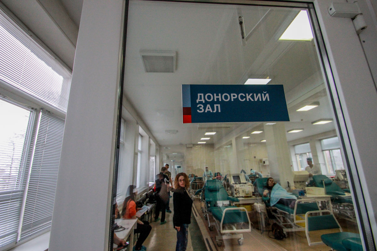 Донором крови может стать совершеннолетний гражданин РФ, не имеющий противопоказаний