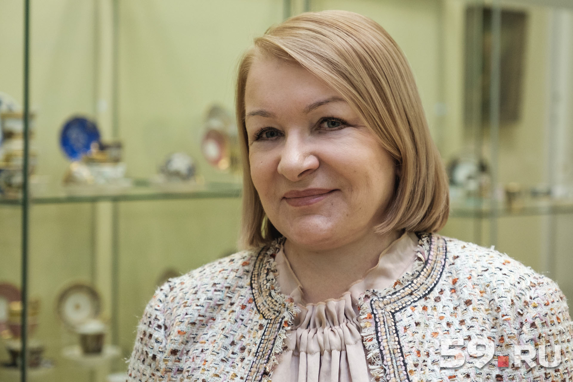 Галина Куранова коллекционирует чашки, произведенные на российских заводах до 1917 года
