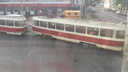 Встал наискосок: в Самаре недалеко от ТТУ на Мичурина сошел с рельсов трамвай
