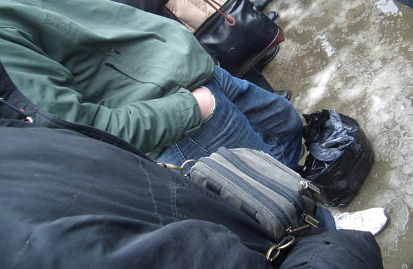 Из ЖЖ na_marsh.livejournal.com на мероприятии были пойманы молодые люди с мешком навоза и пакетом аммиачной селитры