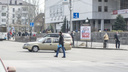 Рисковый пешеход: фотоподборка опасных действий «двуногих» от 161.ru