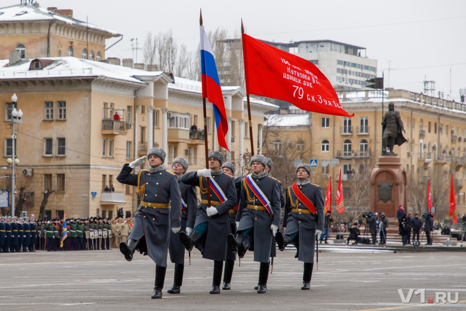 Во время парада 2 февраля волгоградцы потеряли эмблему СССР