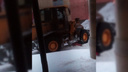 В Отрадном при уборке снега погрузчик сбил насмерть девушку