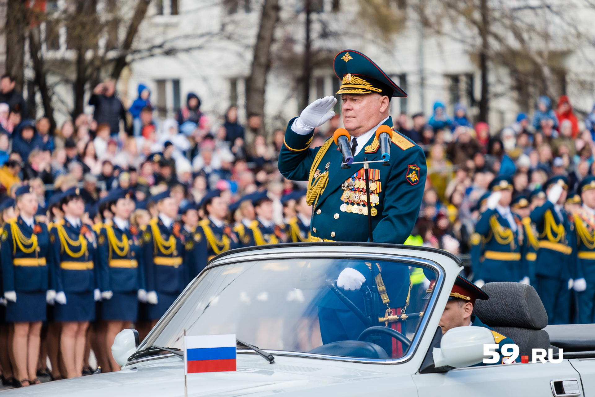 Принимал парад Советник командующего войсками Центрального военного округа Сергей Черномордин