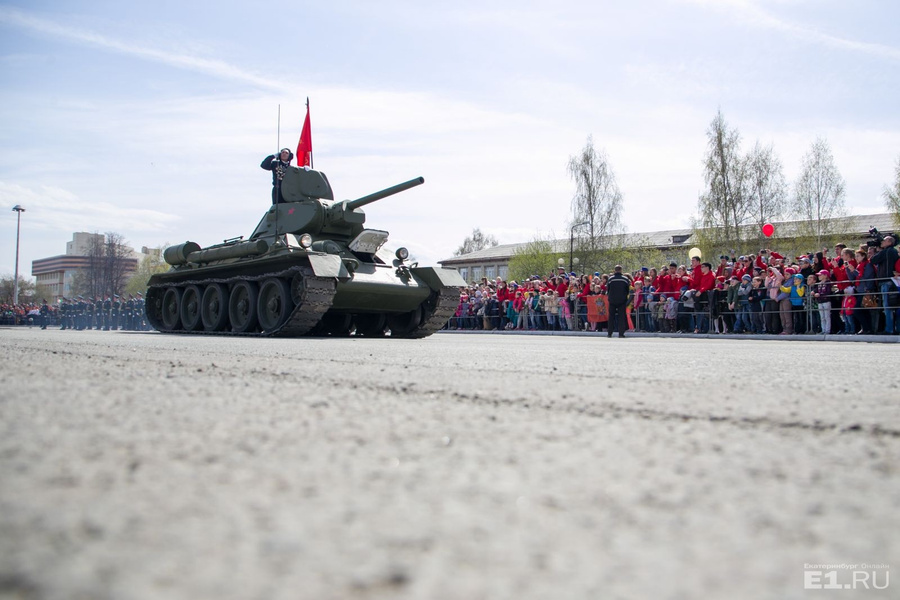 Парад в верхней пышме. Музей военной техники в верхней Пышме парад. БТ-7 верхняя Пышма парад. Верхняя Пышма парад 9 мая танки. Парад Пышма 2019.