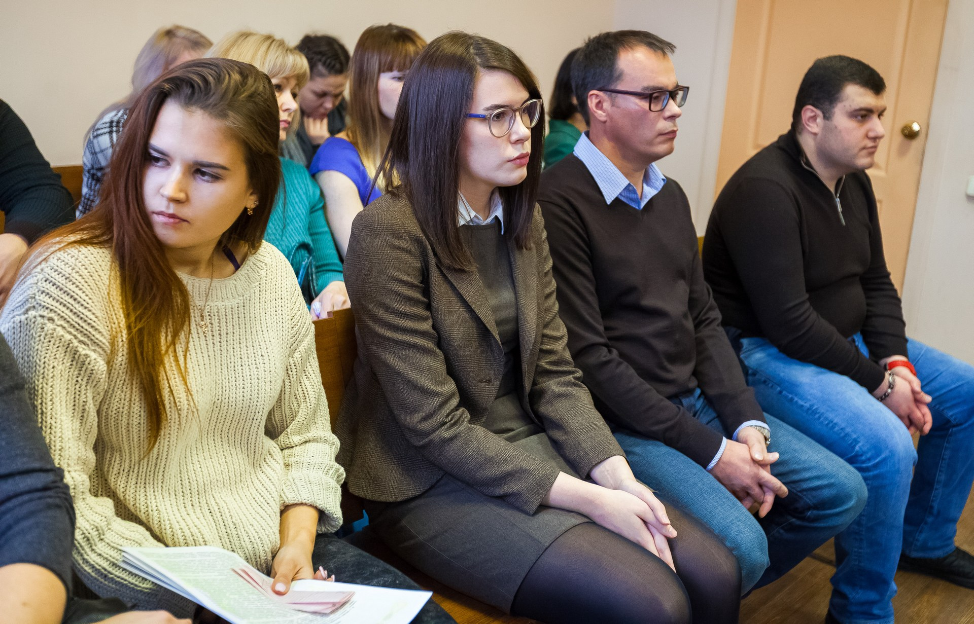 Пострадавшие девушки стесняются летом носить платья из-за шрамов на ногах Пострадавшие девушки стесняются летом носить платья из-за шрамов на ногах