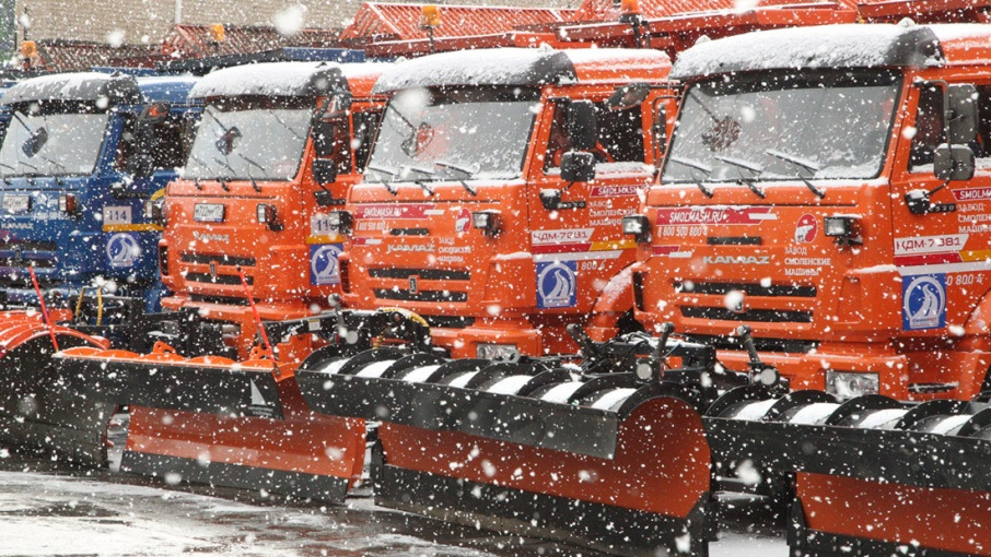 40 самосвалов и 63 трактора: кто спасет Челябинск от снегопадов