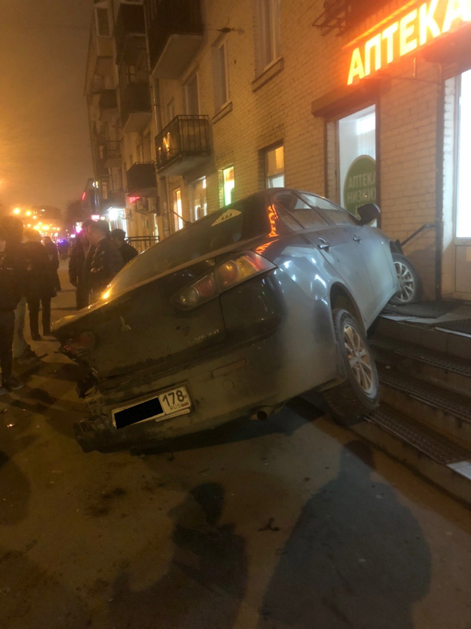 Машины новочеркасск. Авария на Новочеркасском проспекте. Авария на Новочеркасском проспекте СПБ. ДТП Ч.П. на Новочеркасской Санкт-Петербург. Красногвардейский ЧП район ДТП.