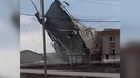 Появилось видео, как в Сергиевском районе с Дома культуры сорвало крышу