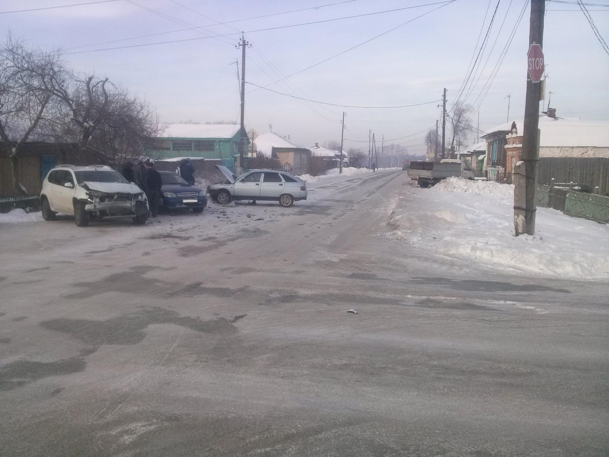 Неуступчивая женщина-водитель спровоцировала тройное ДТП Неуступчивая женщина-водитель спровоцировала тройное ДТП