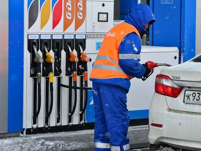 Стоимость бензина в России почти не зависит от стоимости сырья и определяется налоговой политикой и стратегией ВИНКов