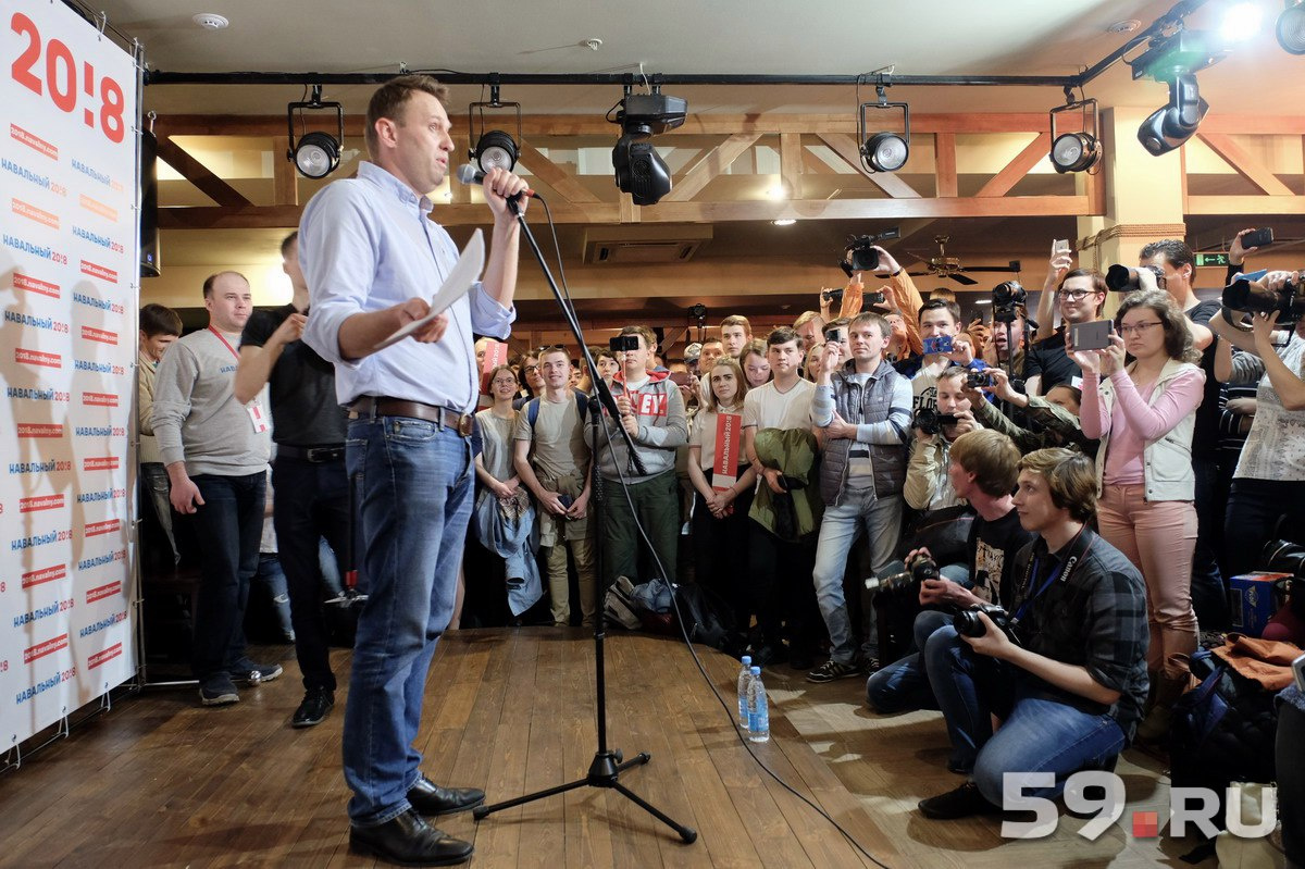 Послушать Алексея Навального пришли более 800 человек