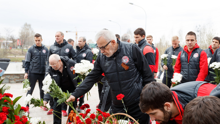 Футболисты пермского «Амкара» отдали дань памяти героям Великой Отечественной войны