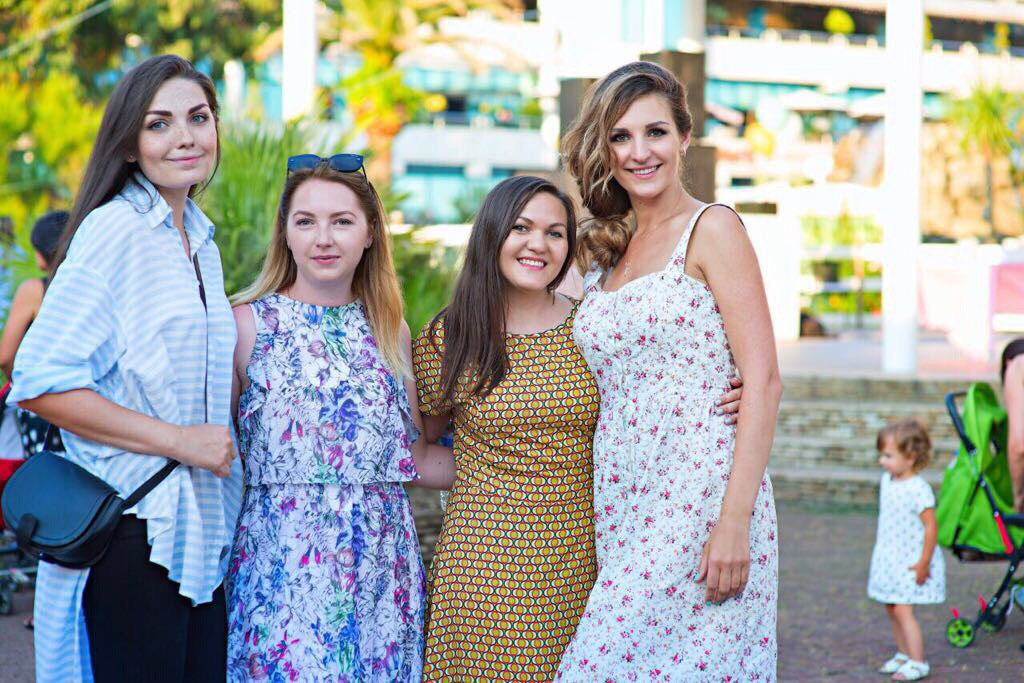 Дочь блогера зульфеи. Дочки Соболева. Блоггер мама. Блоггеры мамы известные. Соболев с дочками.
