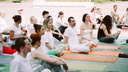 В парке Революции флешмобом отметили Международный день йоги