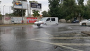 Дорогу в центре Ростова затопило водой