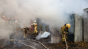 Гараж в клубах дыма: в Самаре пожарные боролись с огнем на Ново-Вокзальной