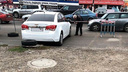 Ростовчане жалуются на «парковочную мафию», протыкающую колеса возле рынка «Темерник»