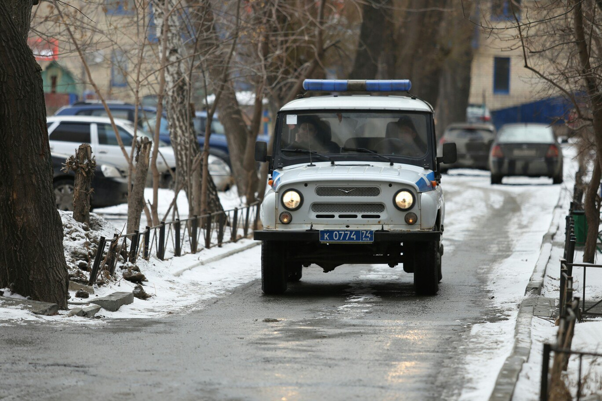 Дежурили у горящего дома и полицейские Дежурили у горящего дома и полицейские