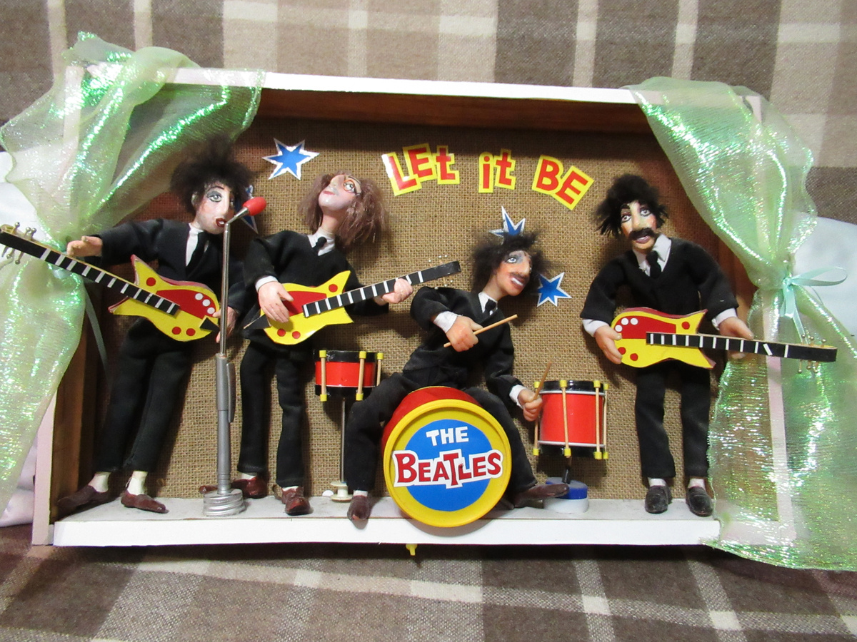 Beatles soiled with Cake