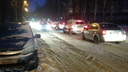 Ярославль завалило снегом: три проспекта встали в пробки