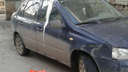 В Тольятти на припаркованный автомобиль скинули «бомбочку» с краской