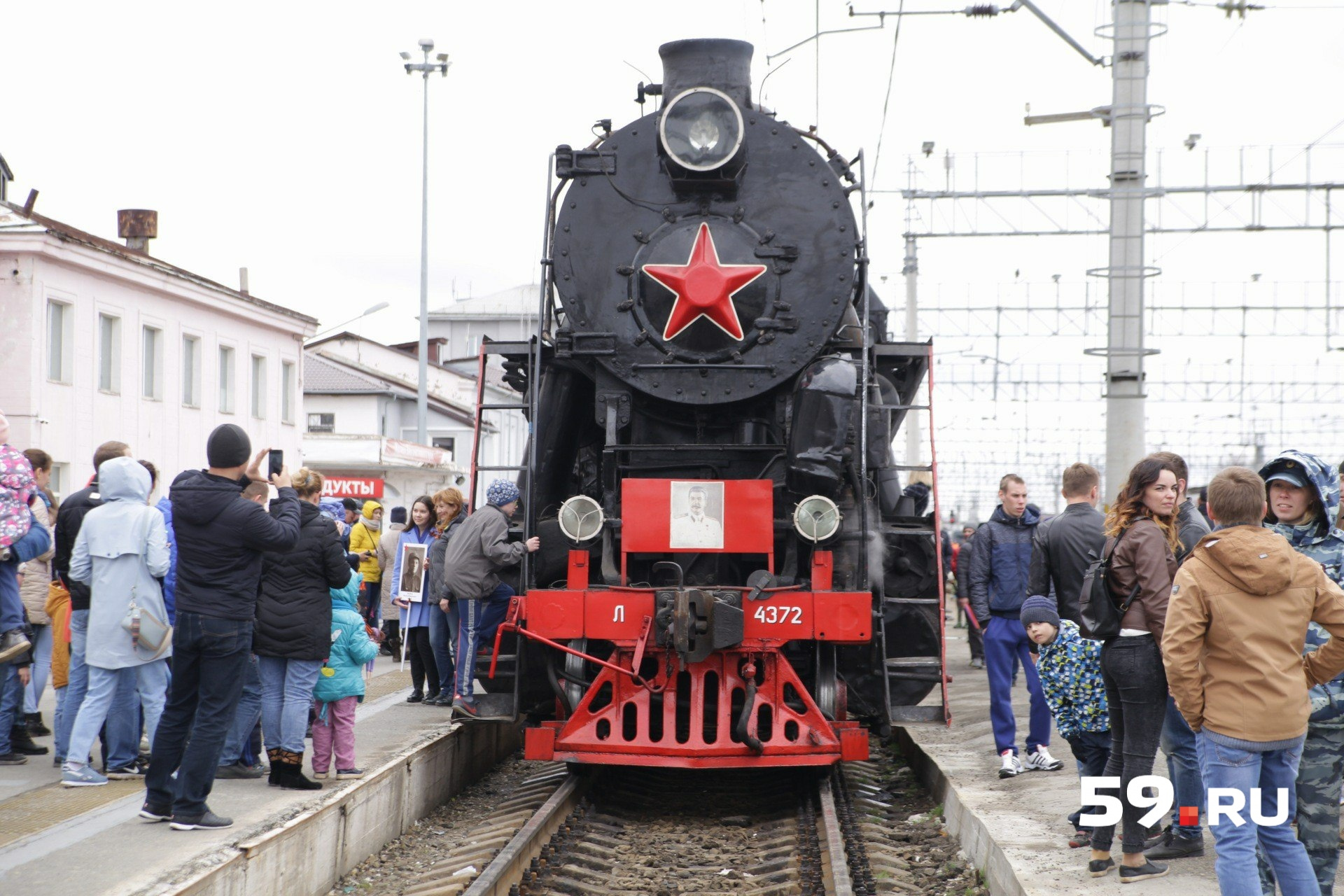 Утром поезд Победы прибыл на станцию Пермь II