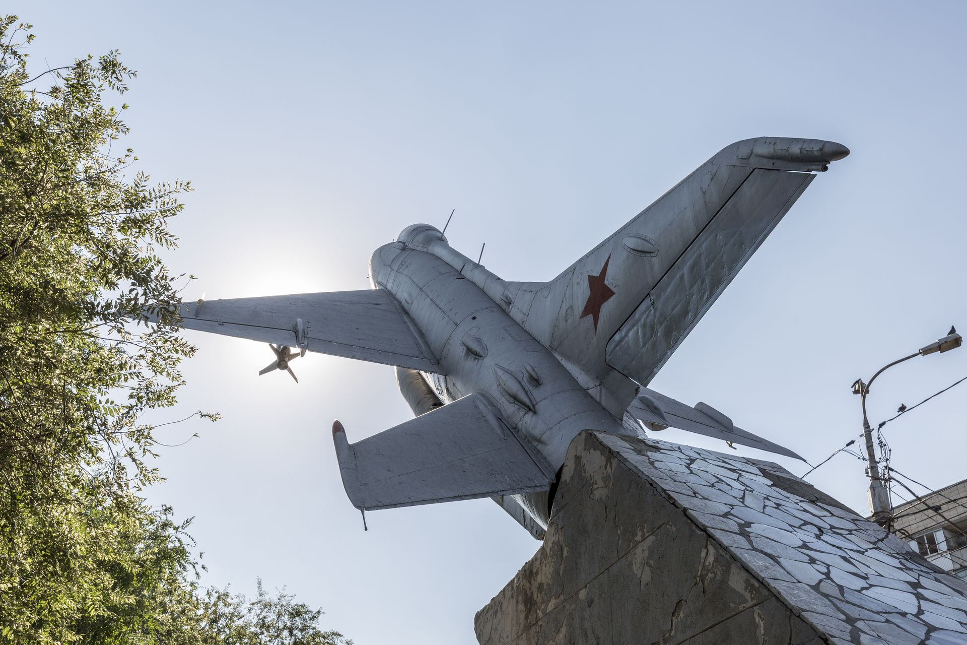 Самолетом волгоград хабаровск. Памятник самолет Пенза. Памятник самолет в Волгограде. Памятник дальней авиации. 105 Лет дальней авиации.