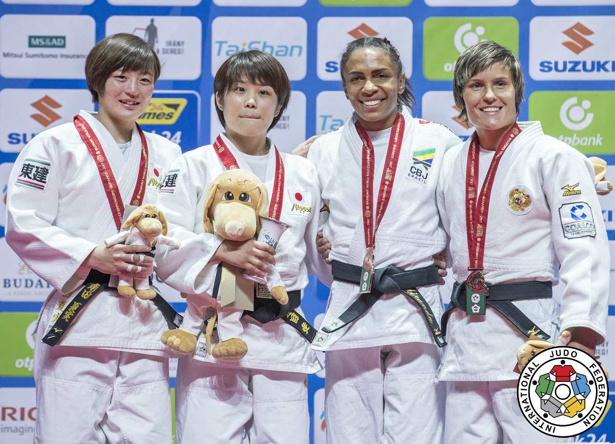 Победительницы в весовой категории «до 52 кг» (слева направо): Ай Шишиме (Япония) – 1 место, Натсуми Тсунода (Япония) – 2 место, Эрика Миранда (Бразилия) и Наталья Кузютина – 3 место.