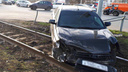 Снесла ограждение и вылетела на трамвайные пути: в Самаре «Веста» столкнулась с Hyundai