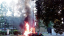 «Всё расплавилось»: в Челябинской области подожгли венки у Вечного огня