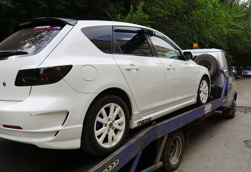 При обысках изъяли одну из машин, предположительно участвовавшую в автоподставе При обысках изъяли одну из машин, предположительно участвовавшую в автоподставе