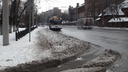 В снежной каше по колено: ярославцы возмущены уборкой тротуаров