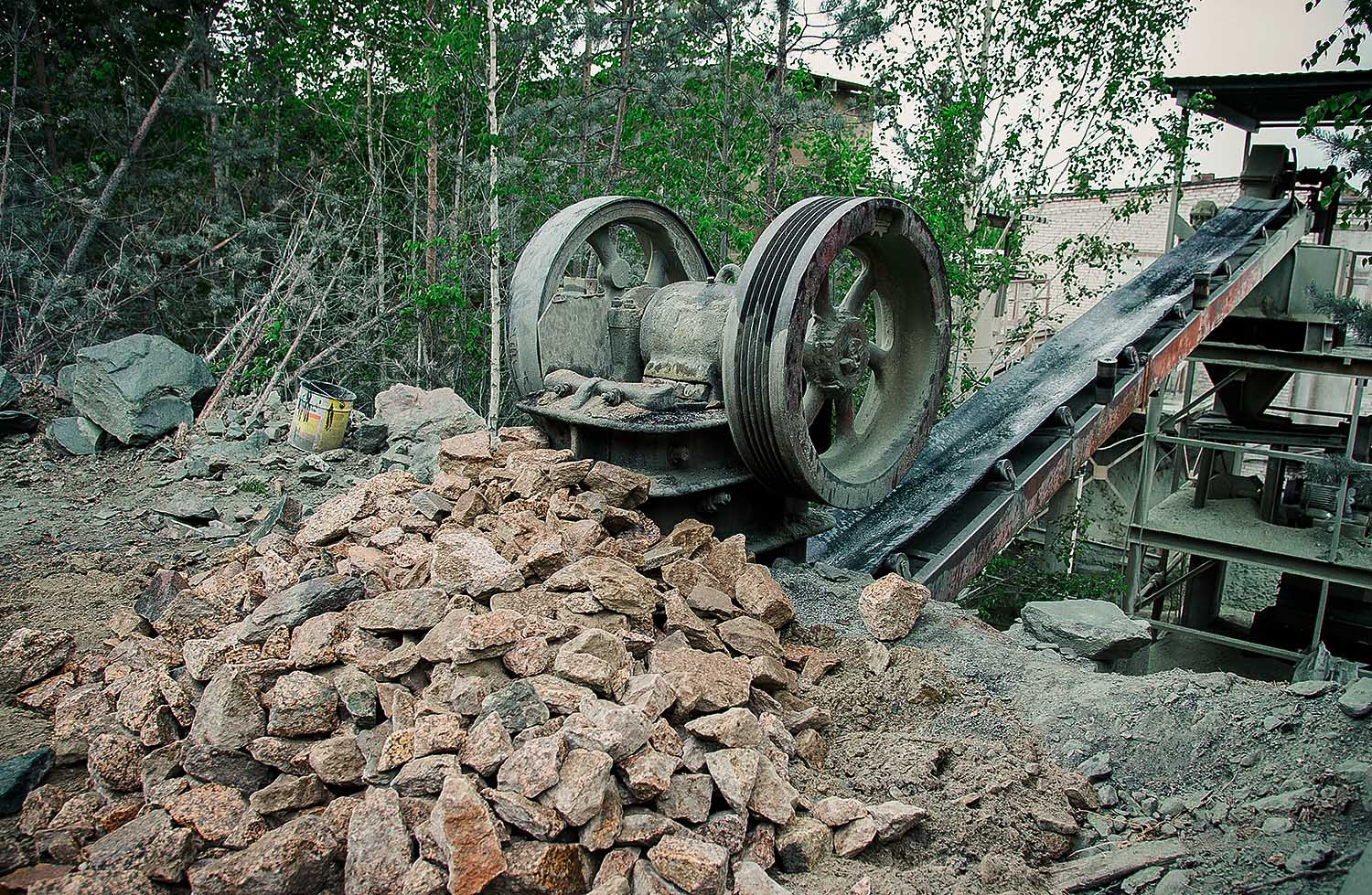 Остатки индустриального прошлого — на каждом шагу Остатки индустриального прошлого — на каждом шагу