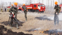 В Челябинске разгорелся пожар рядом с железнодорожными путями