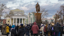 С третьей попытки: в Челябинске открыли памятник премьер-министру
