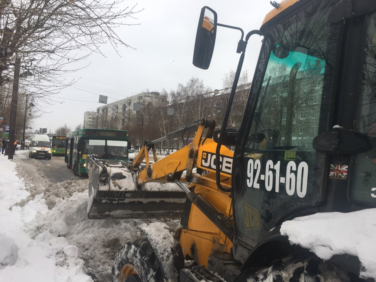 Большое количество снегоубророчной техники может затруднить проезд автомобилям и автобусам