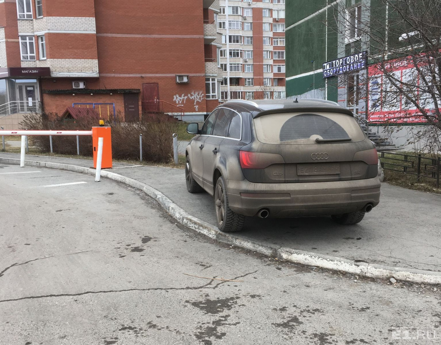 Пожаловаться на парковку на тротуаре