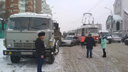 На Тухачевского «Форд» застрял между КАМАЗом и трамваем