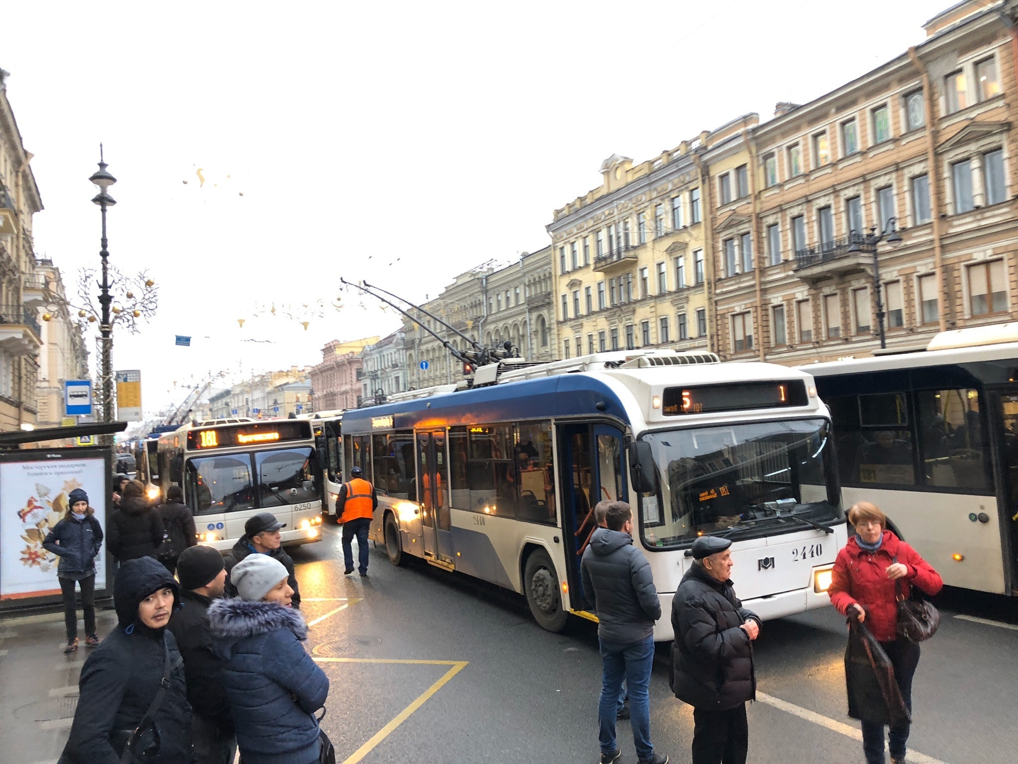 Общественный проспект. Пассажиравтотранс Невский проспект. В Москве встал транспорт.