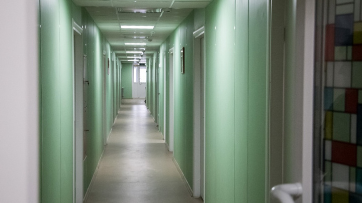 Охранная фирма в Северодвинске не пустила пациента в городскую больницу без платы за бахилы