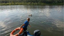 В Ростовской области выпавшего из лодки мужчину на берег доставили спасатели