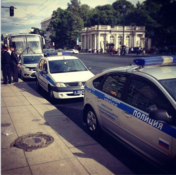 Отряды полиции около Малой Садовой в Петербурге